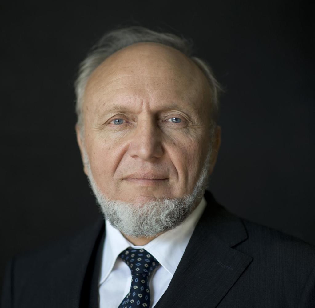 Hans-Werner Sinn (* 7. März 1948 in Brake, Westfalen) ist ein deutscher Ökonom, Hochschullehrer und war in den Jahren 1999 bis 2016 Präsident des ifo Instituts für Wirtschaftsforschung [Bildquelle: ifo Institut]